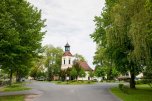 Dorfkirche mit Kreisverkehr, Ortsteil Schönwalde-Dorf