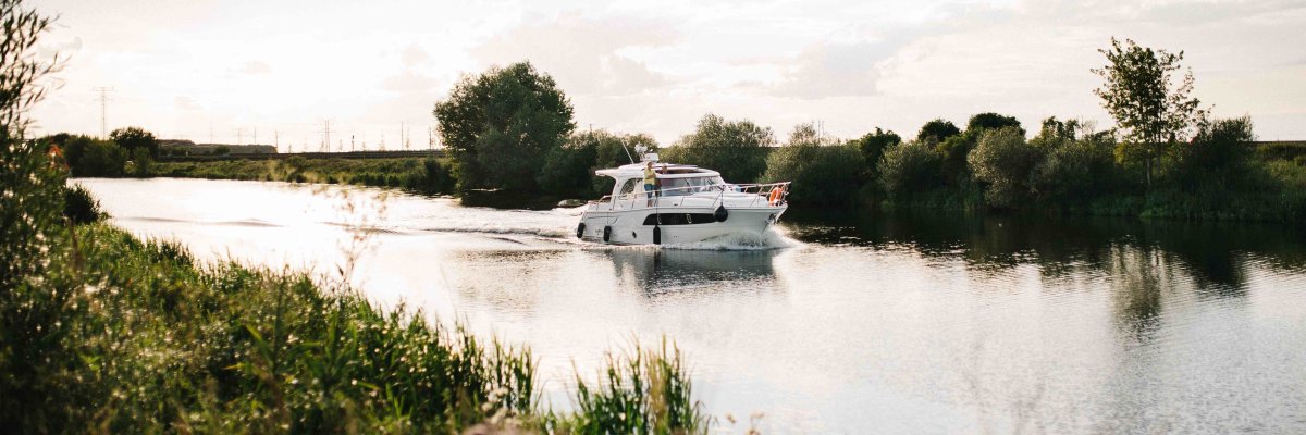 Niederneuendorfer-Kanal mit Boot