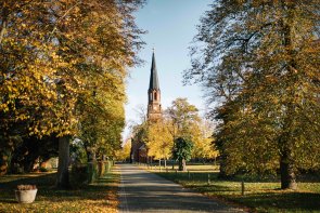 Kirche mit Dorfanger Paaren im Glien Paaren Kirche