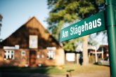 Schild zum Stägehaus Paaren im Glien
