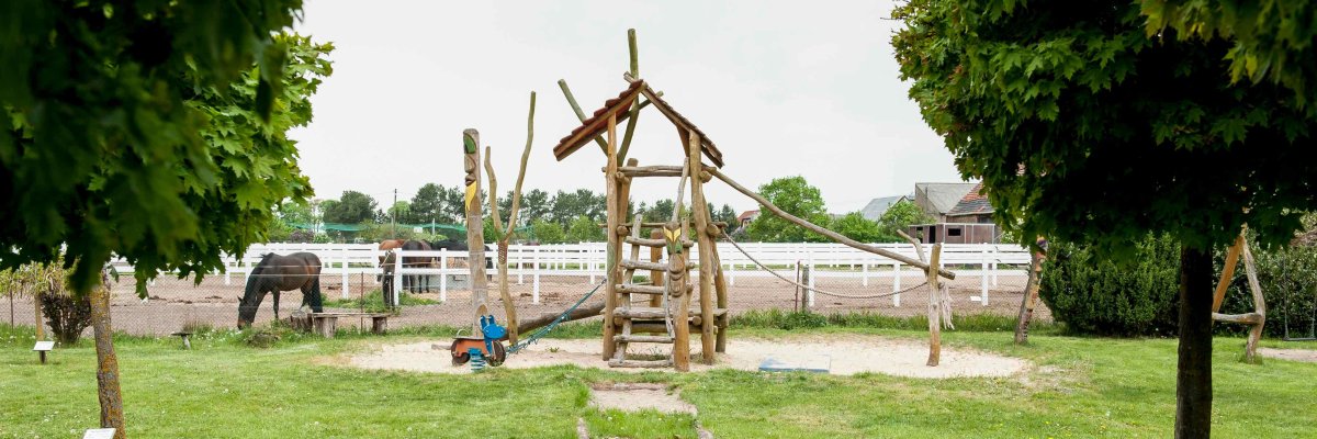 Barfußpfad und Spielplatz Waldschule Pausin