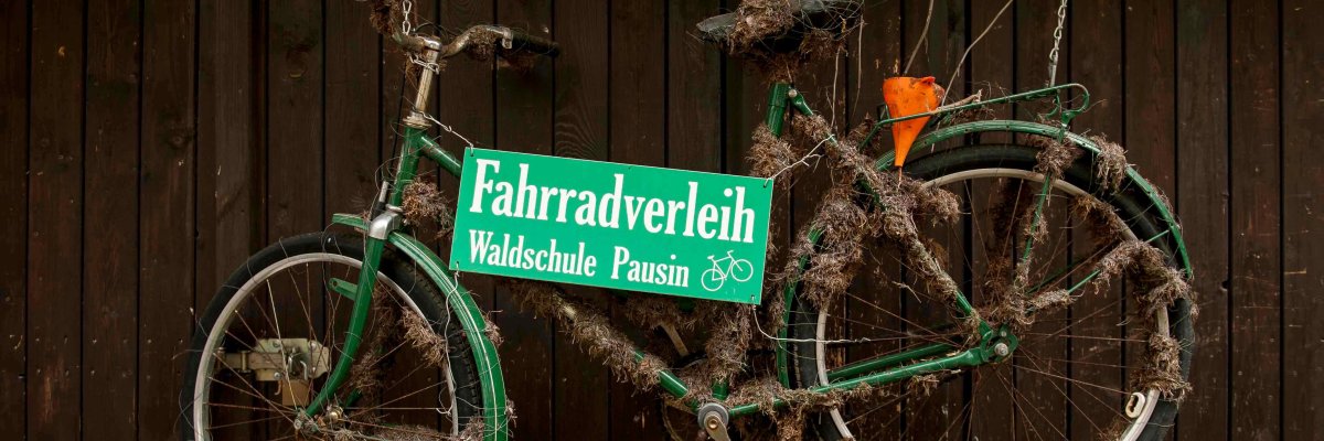 Waldschule Pausin Fahrradverleihschild