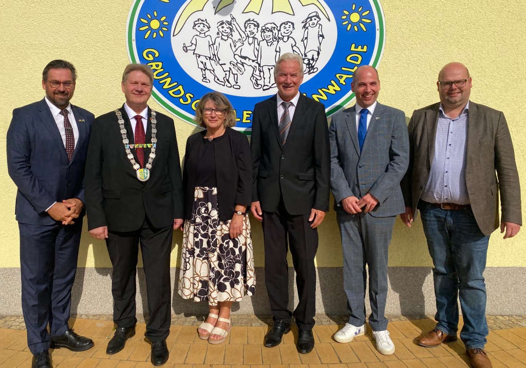 Bürgermeister Oliver Borchert, Gemeinde Wandlitz, Bürgermeister Bodo Oehme, Gabriele Bohnebuck, Ortsvorsteherin von Schönwalde-Barnim, ehemaliger Bürgermeister Dietmar Späth, Muggensturm, Bürgermeister Johannes Kopp, Muggensturm, Bürgermeister Finn Petersen aus Süderschmedeby Bürgermeister Oliver Borchert, Gemeinde Wandlitz, Bürgermeister Bodo Oehme, Gabriele Bohnebuck, Ortsvorsteherin von Schönwalde-Barnim, ehemaliger Bürgermeister Dietmar Späth, Muggensturm, Bürgermeister Johannes Kopp, Muggensturm, Bürgermeister Finn Petersen aus Süderschmedeby