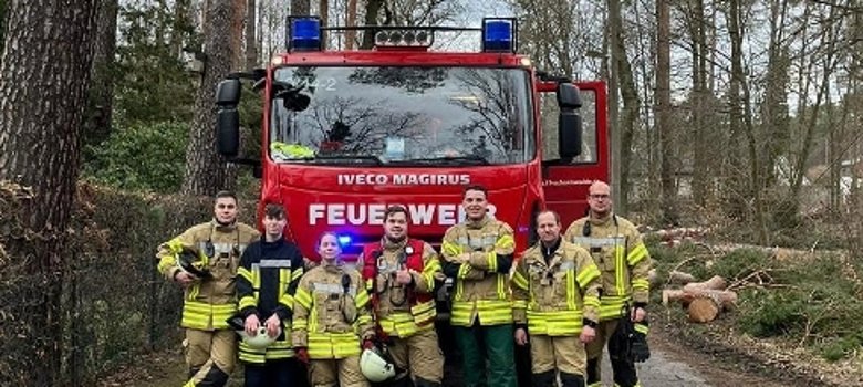 Sturmschäden am Wochenende - Einsatz FFW ein Einsatzteam der Feuerwehr