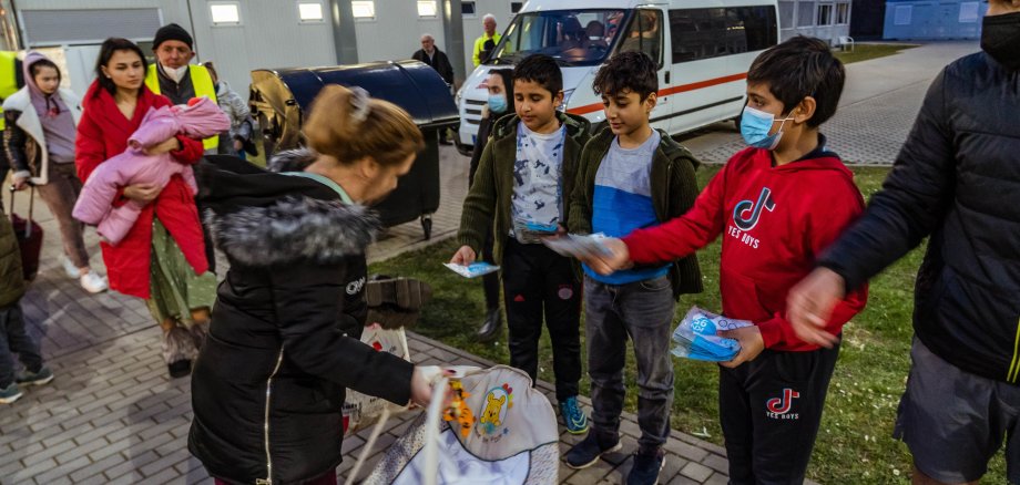 Ankunft der ersten ukrainischen Flüchtlinge in Schönwalde-Glien