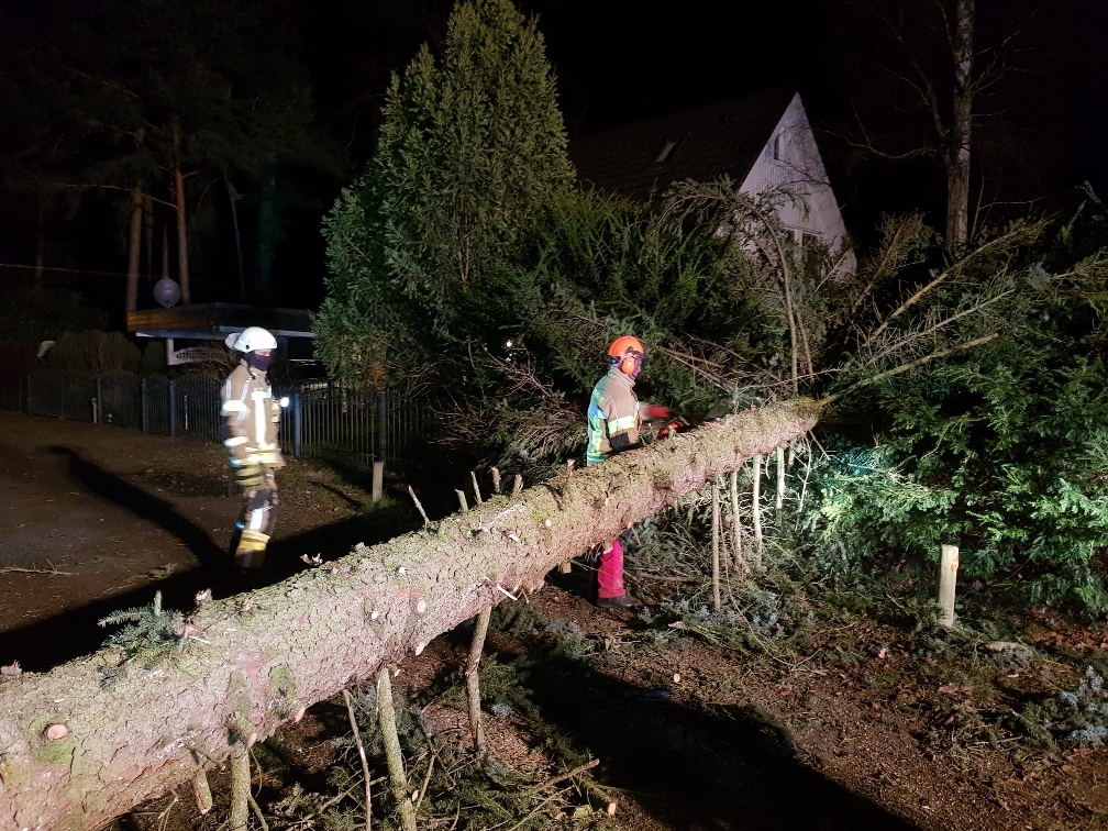Nacheinsatz Sturmschäden am Haus