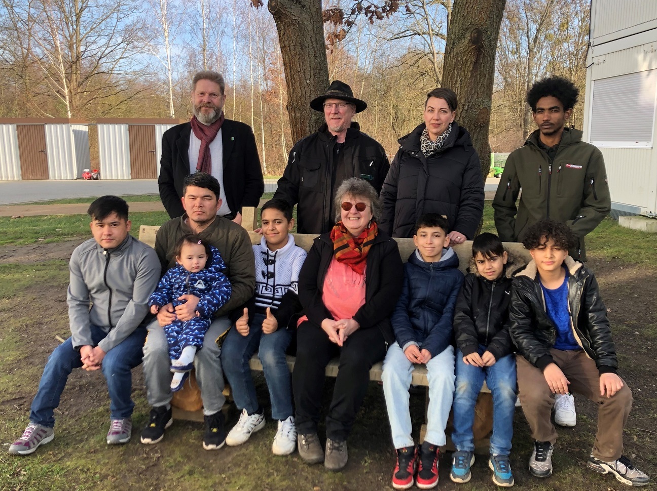 Holzbänke für die Gemeinde